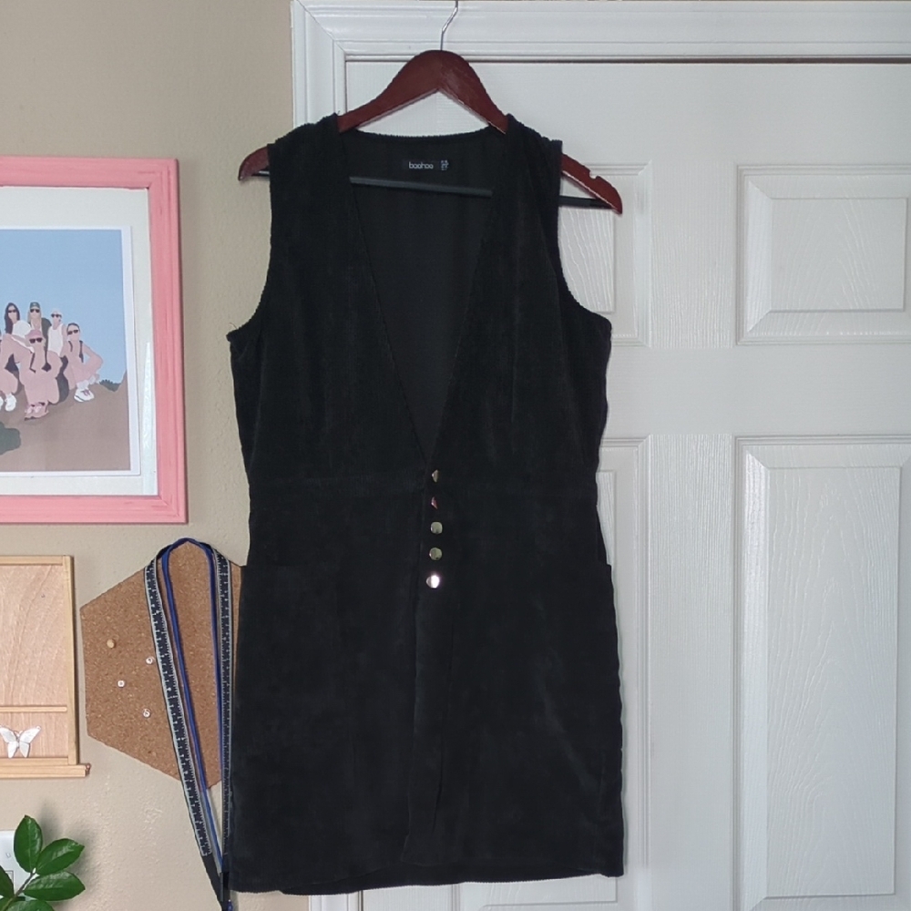 Black Sleeveless Dress